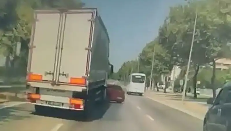 Bursa'nın Kör Noktasında Yaşanan Kaza: Can Kaybı ve Yaralılar