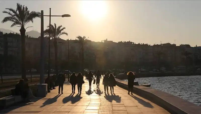 Hafta Sonu Hava Durumu: Beklenmedik Sıcaklar ve Yağışlar Gelebilir!