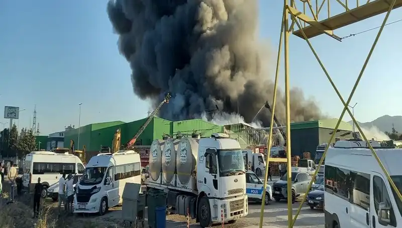 Gönen’deki Fabrika Yangınında Hayatını Kaybedenlerin Kimlikleri Araştırılıyor