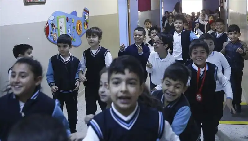2025 Okul Takvimi Açıklandı: Okullar Ne Zaman Açılıyor ve Tatiller?