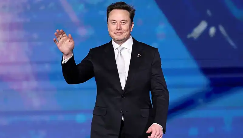 Tesla, Devasa Bataryalarla Donatılan Yeni Araç Projesini Rafa Kaldırdı!