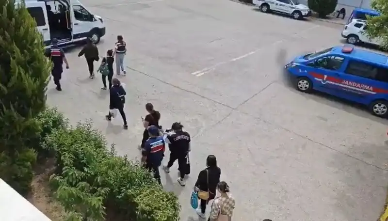 Taylandlı Kadınların Fuhuş Tuzağı: Çalışma ve Oturma İzni Sahtekarlığı