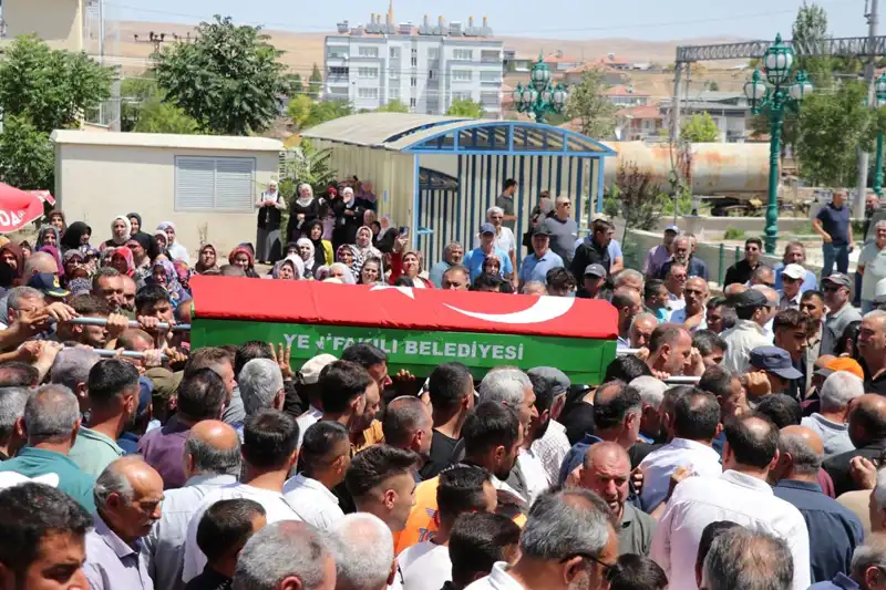 MHP’li Belediye Başkanı, Sevenlerinin Gözyaşlarıyla Son Yolculuğuna Uğurlandı