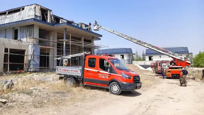Gölbaşı’nda Villaların Bulunduğu Alanda Korkutan Yangın: Ekipler Müdahalede Bulundu
