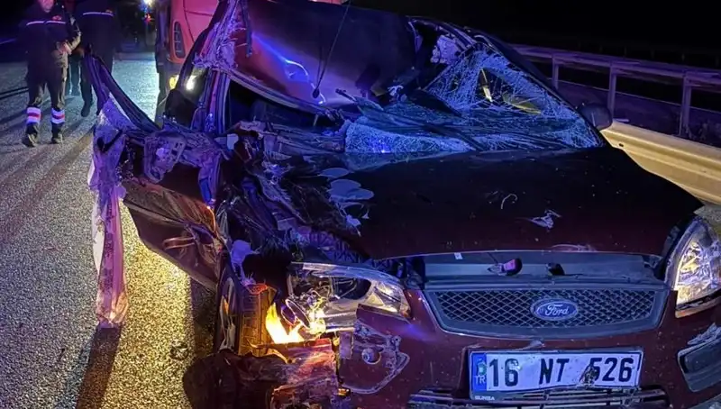 Afyonkarahisar’da Otomobil ve TIR Çarpıştı: 4 Yaralı ve Kaza Anında Şok Anlar