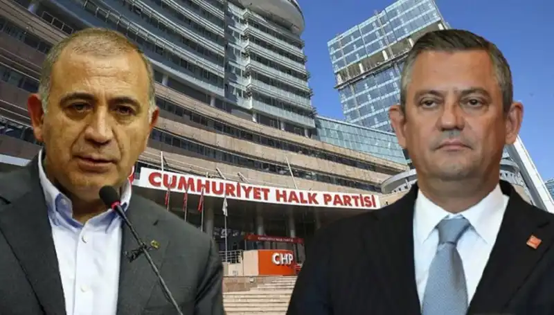 CHP'nin Kuruluş Töreninde Büyüleyici Anlar: Tekin, Özgür Özel'i Karşılayacak