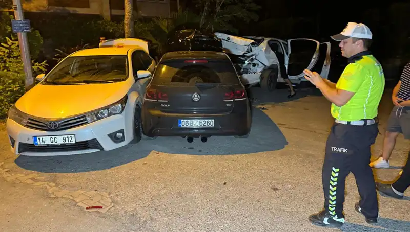 Alkolün Feci Etkisi: Sürücü Sokağı Savaş Alanına Çevirip Üç Araca Çarptı