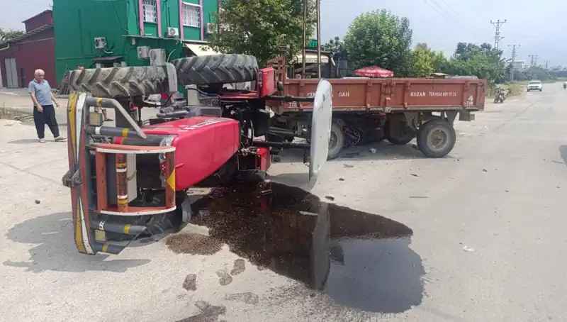 Otomobil ile Traktör Çarpıştı: Devrilen Araçta İki Yaralı!
