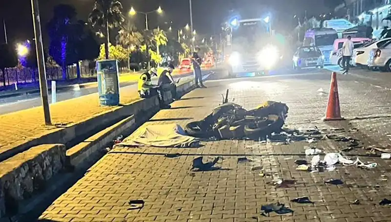 Alanya'da Yaşanan Motosiklet Kazası, İki Genç Hayatını Kaybetti