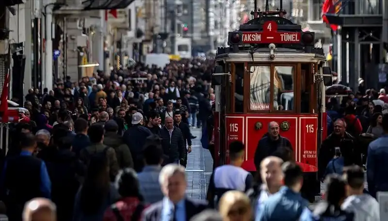Türkiye'nin Nüfusu Tarihsel Zirveye Ulaştı: Yeni Veriler Açıklandı