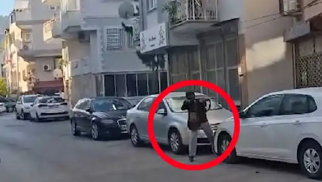 İzmir'de Göz Göze Gelen Saldırgan ve Kahraman: Çatışma Anları