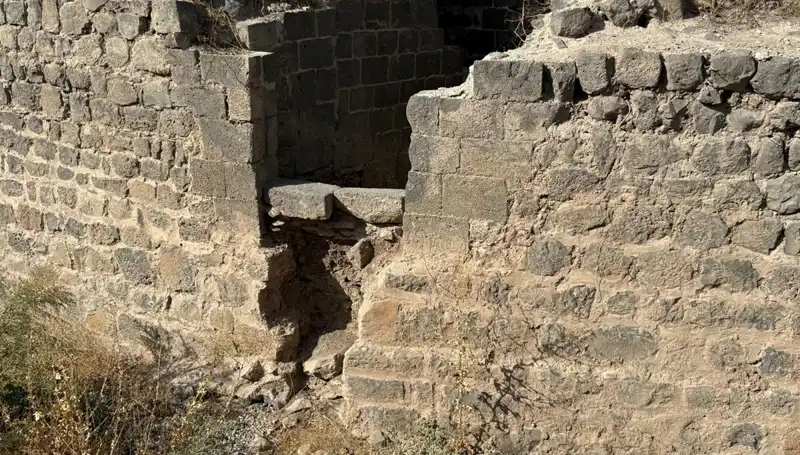 Diyarbakır'daki Saint George Kilisesi'ni Hamam İddialarından Kurtaran Önemli Kitabe Bulundu