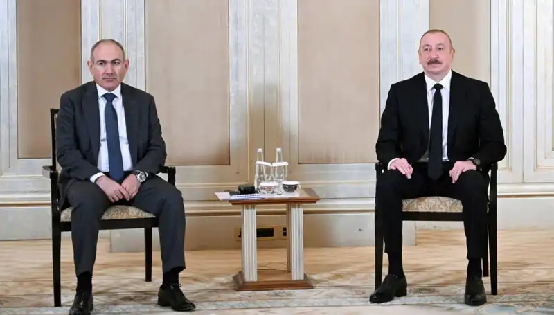 Azerbaycan ve Ermenistan Liderleri Abu Dabi'de Tarihi Barış Görüşmeleri Yaptı