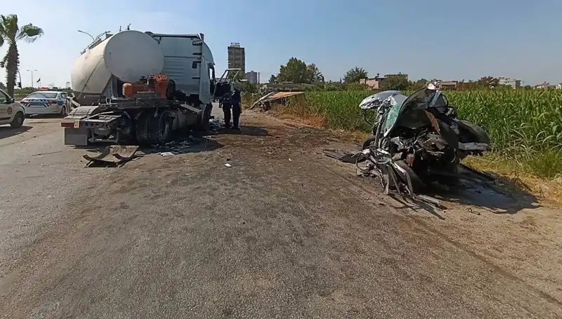 Adana'da Otomobil ve Kamyon Tankerle Çarpıştı: Feci Kaza Detayları