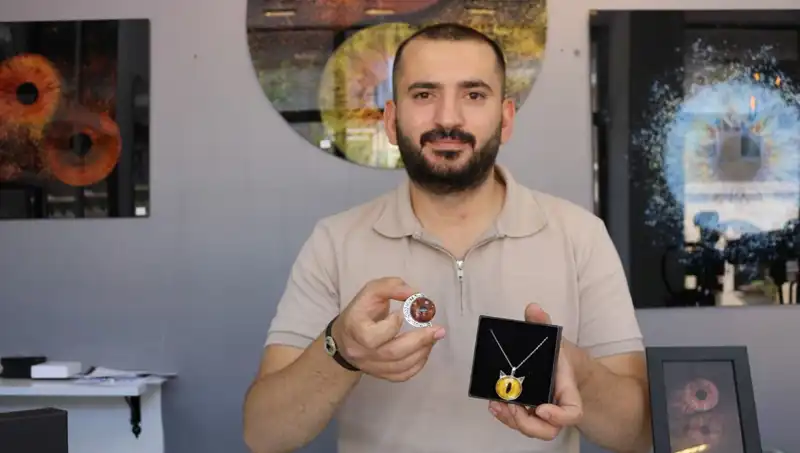 İris Fotoğraflarından Sanat Eseri Yaratma: Bir İlk!