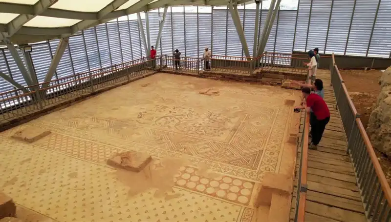 Restore Edilen 'Cennet Bahçesi' Mozaiği Sanatseverlerle Buluşturuldu