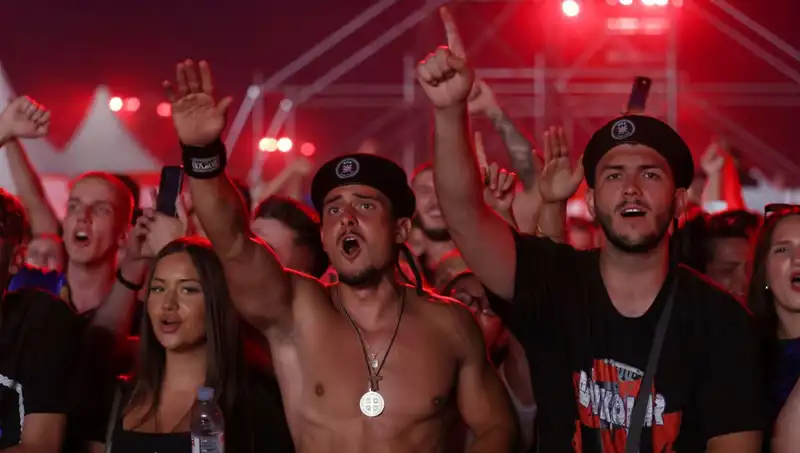Thompson Konserinde Yaşanan Nazi Selamı Skandalı Herkesi Şaşırttı
