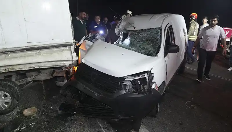 İstanbul'da Korkunç Kaza: 3 Kişi Yaralandı, Olay Yeri Tam Bir Kaosa Döndü