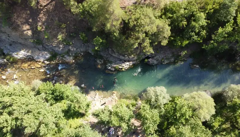 Adana'da Nemin Etkisi İle Sıcaklar Yaşanıyor, Yaylacılar Doğal Sulara Akın Ediyor