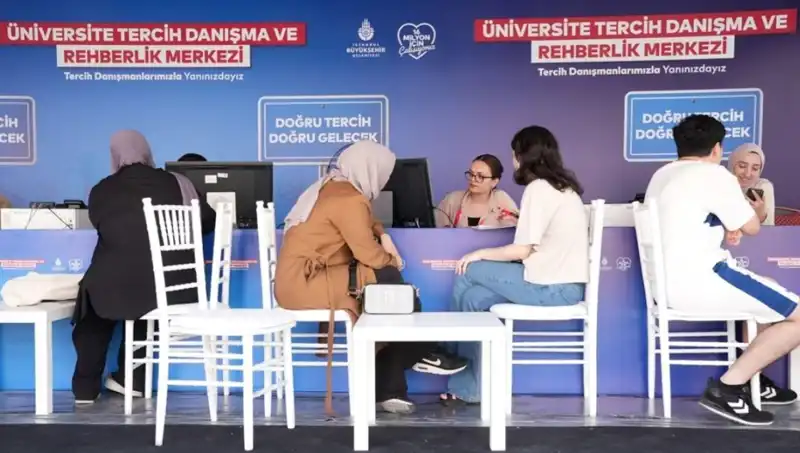 İstanbul'un 24 Noktasında Yeni İBB Tercih Danışma ve Rehberlik Merkezleri Açıldı
